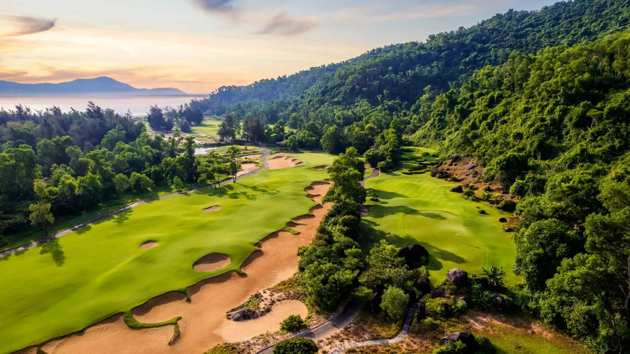 Play & Stay at Laguna Lang Co Golf & Angsana Lăng Cô Hotel
